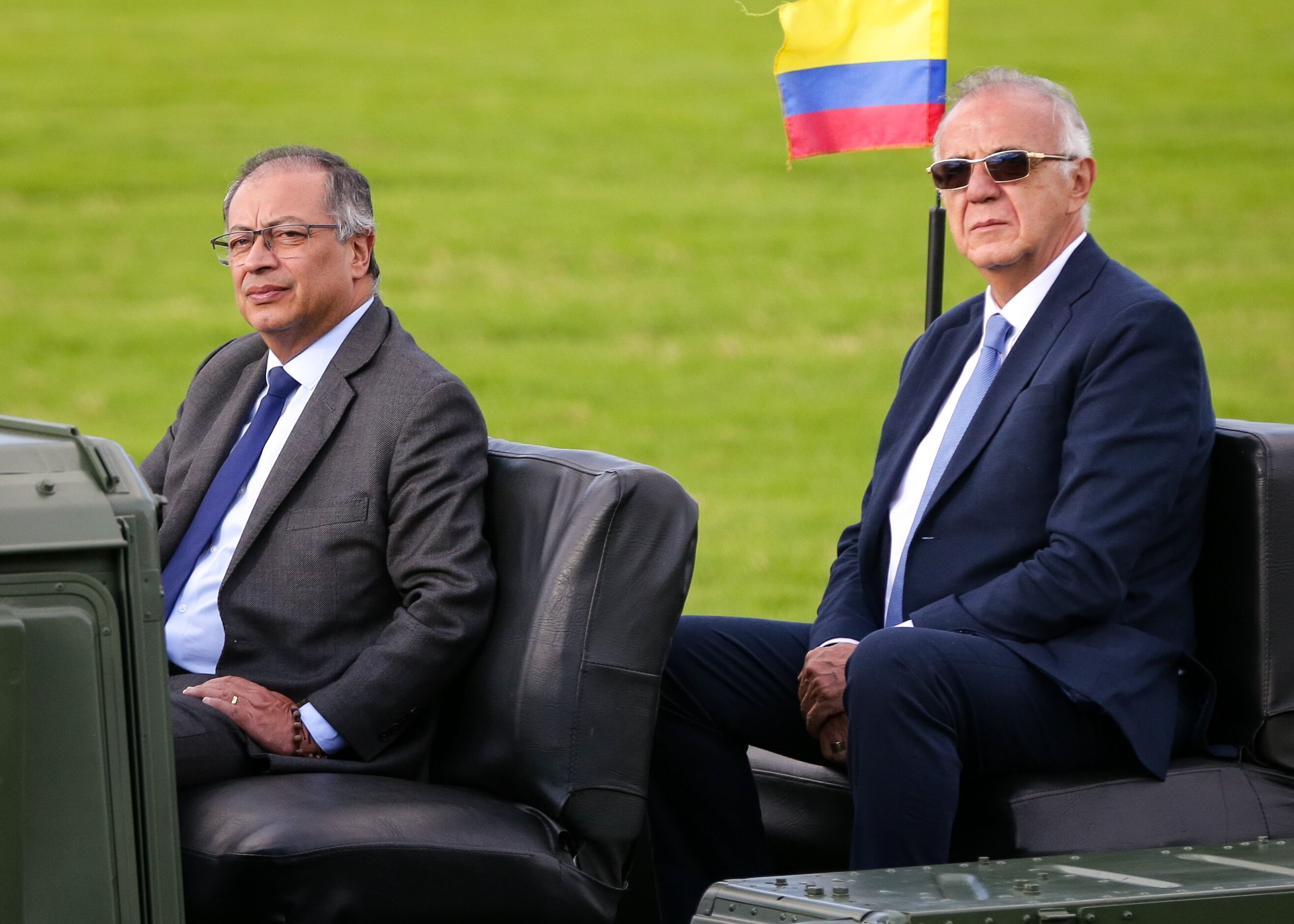 Gustavo Petro, presidente de Colombia (izquierda) y el ministro de Defensa, Iván Velásquez (derecha). Foto: Colprensa.