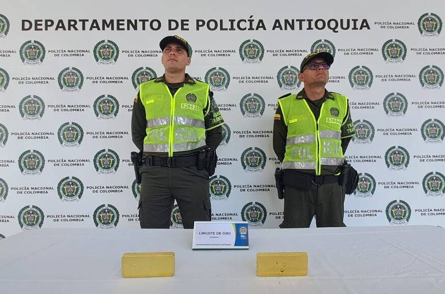 Fueron incautados 2 lingotres de oro transportados en un vehículo en Medellín
