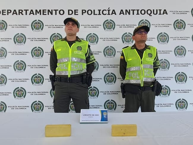 Fueron incautados 2 lingotres de oro transportados en un vehículo en Medellín