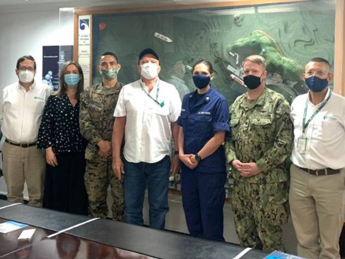 Puerto samario y la Infantería Marina de EE.UU combaten el narcotráfico