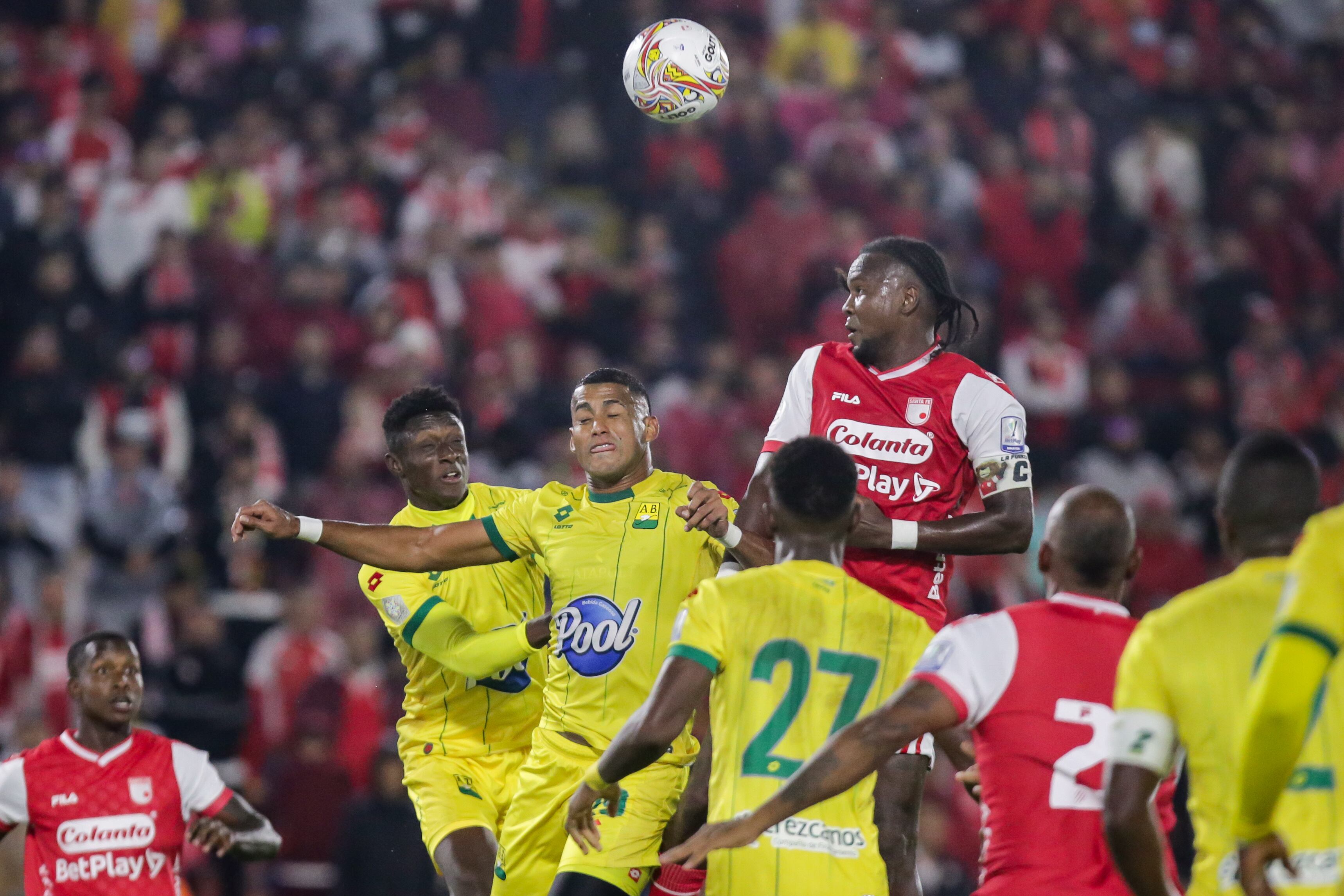 Independiente Santa Fe enfrenta al Atlético Bucaramanga por partido válido de la fecha 4 de la Liga BetPlay I 2024, en el estadio Nemesio Camacho El Campin. (Colprensa - Mariano Vimos)