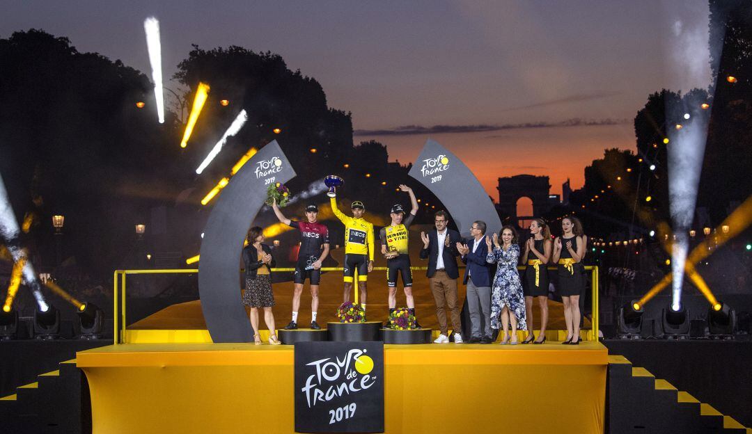 Podio del Tour de Francia 2019.