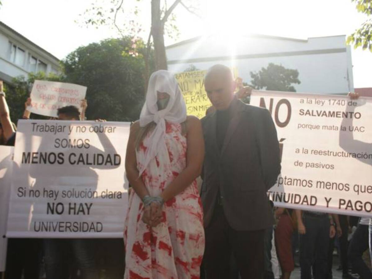 Docentes y estudiantes realizan nuevo plantón en la Uniautónoma