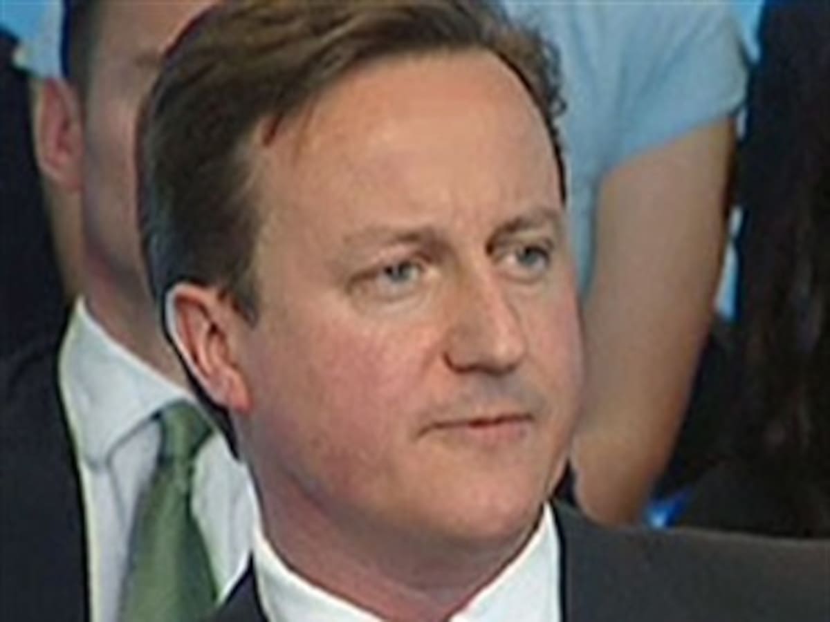 Gadafi se está hundiendo: David Cameron, primer ministro británico