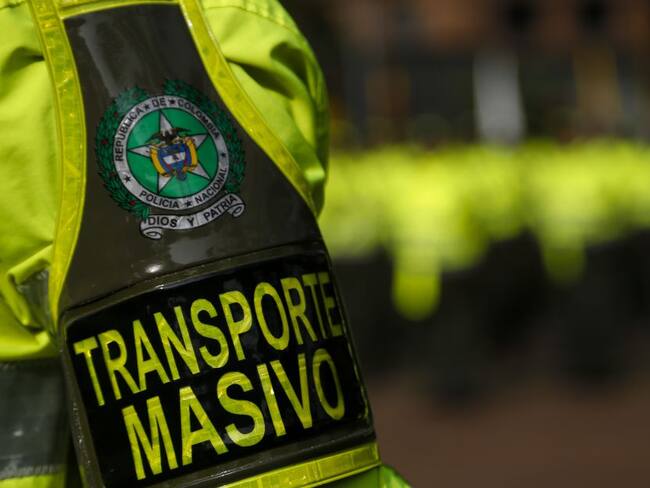 Capturados dos policías que ayudaban a robar en Transmilenio