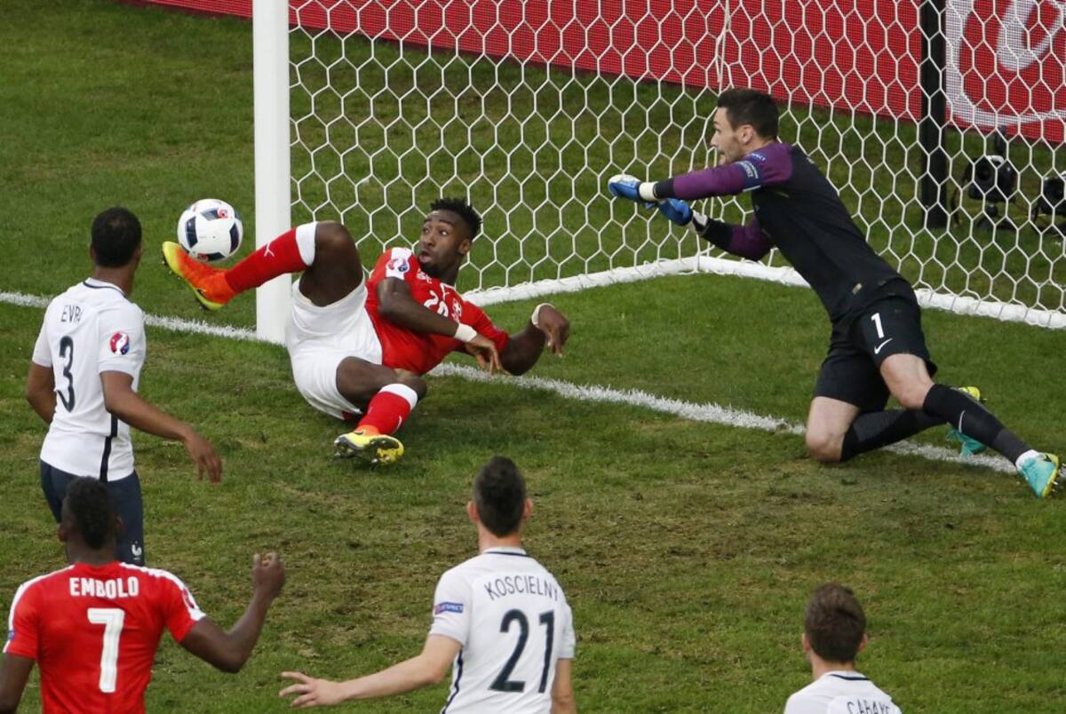 Una de las oportunidades más claras para Suiza durante el partido