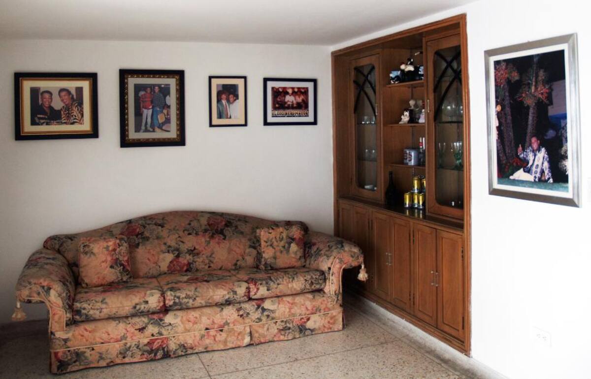 En la casa de Mary, esposa del artista, se muestran fotografías de su vida y su carrera musical.