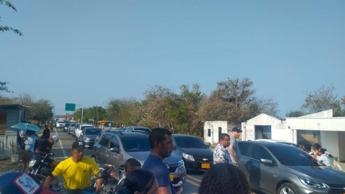 Habitantes de Loma Arena bloquearon vía al Mar exigiendo agua