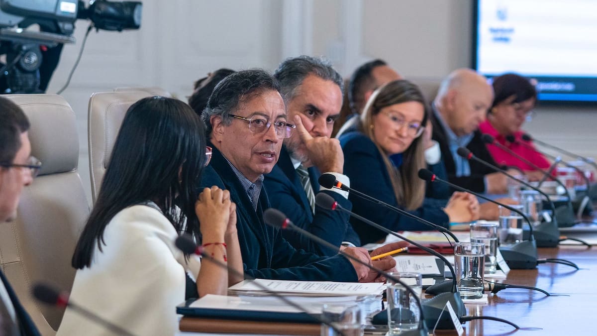 Opinómetro: 52,2% de colombianos, en desacuerdo con dar consejo de ministros por canales privados
