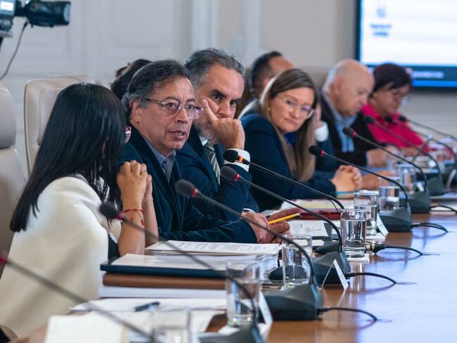 Opinómetro: 52,2% de colombianos, en desacuerdo con dar consejo de ministros por canales privados