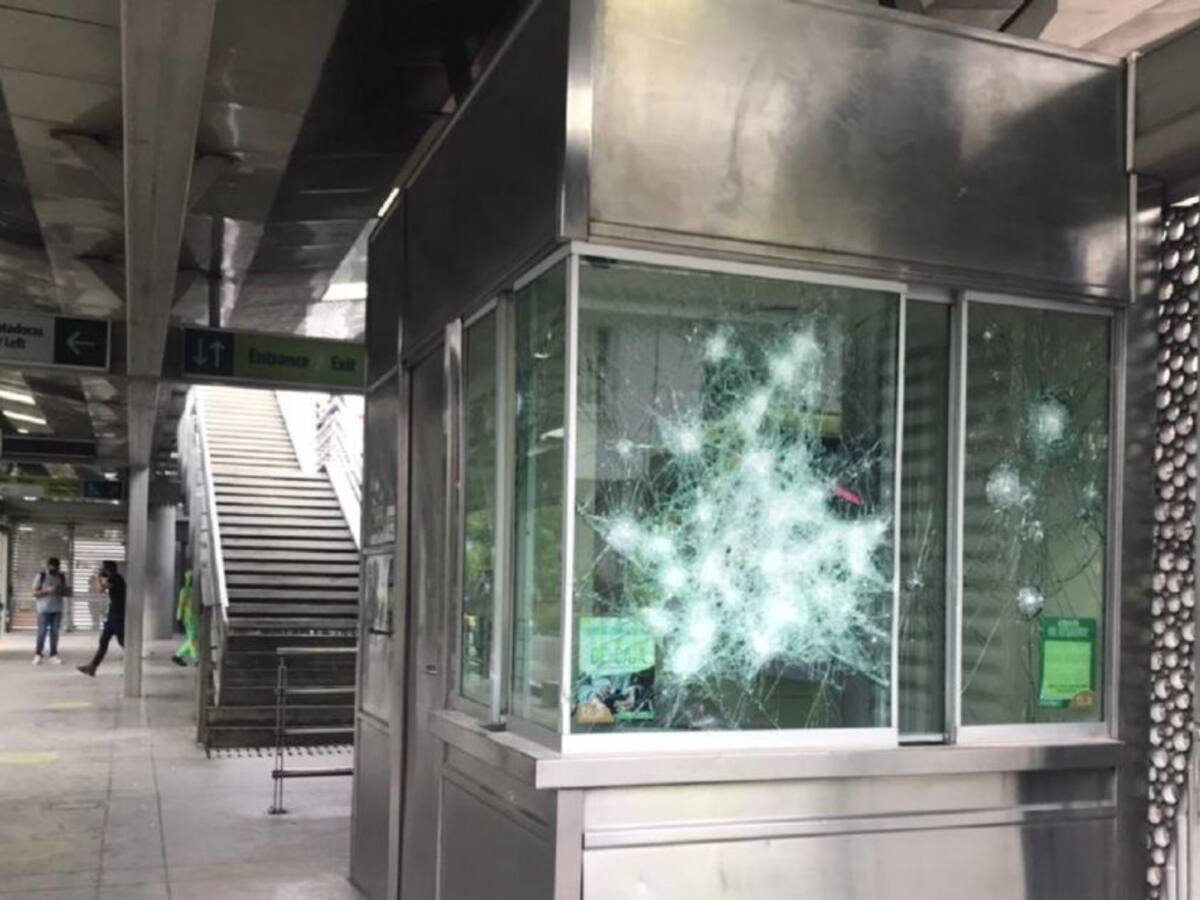 VIDEO: Metrolínea reporta destrucción en estación Panamericano