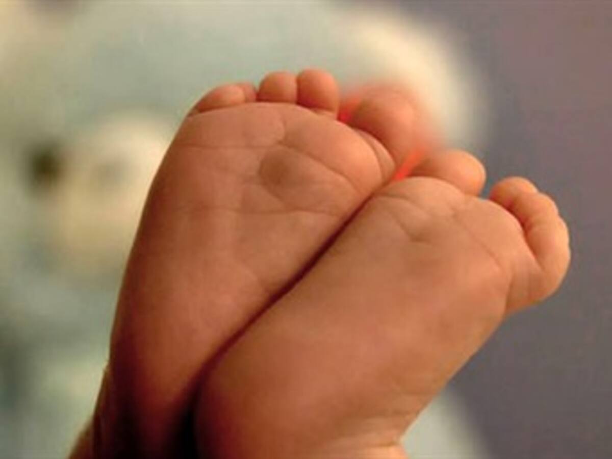 Detienen a un hombre por subastar un bebé por Facebook