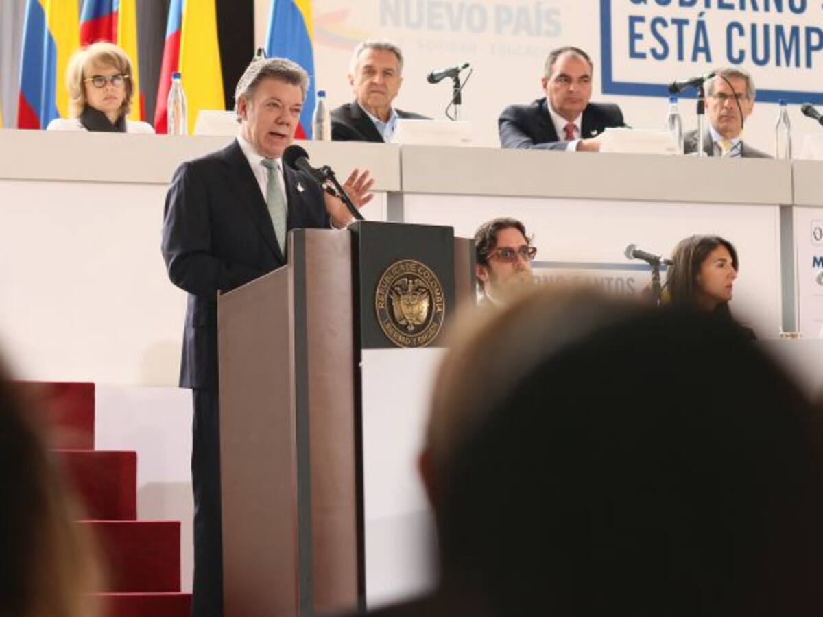 Santos dice que busca apagar incendio de pirómanos del otro lado