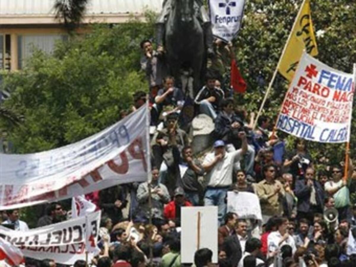 Chile, paralizado por la mayor huelga de funcionarios del Gobierno Bachelet