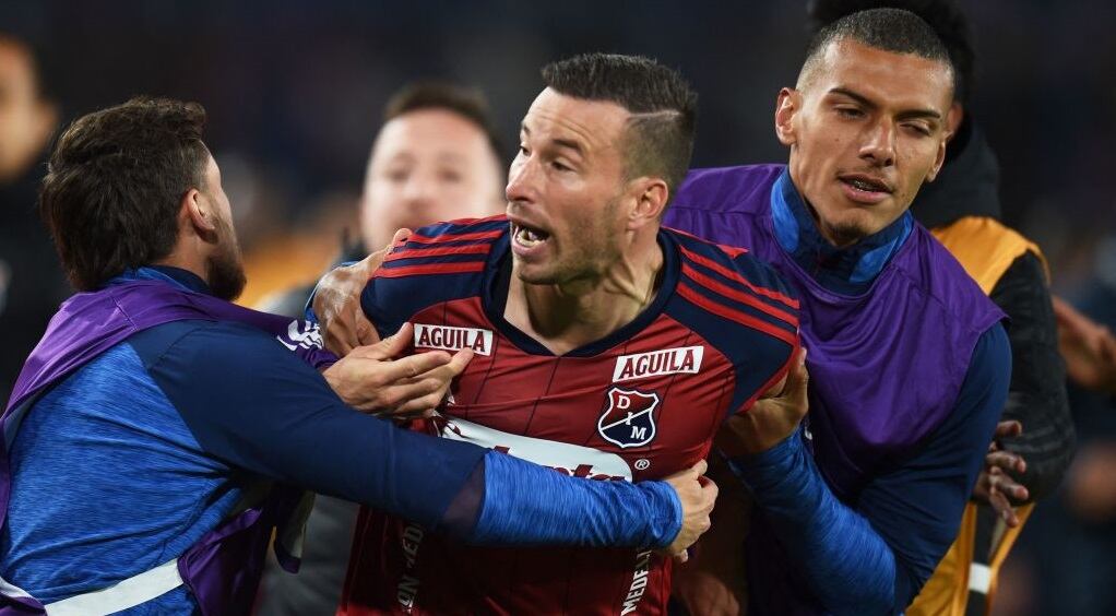 Luciano Pons, futbolista de Medellín, que salió contrariado tras el partido ante Nacional por Libertadores (Photo by DANTE FERNANDEZ / AFP) (Photo by DANTE FERNANDEZ/AFP via Getty Images)