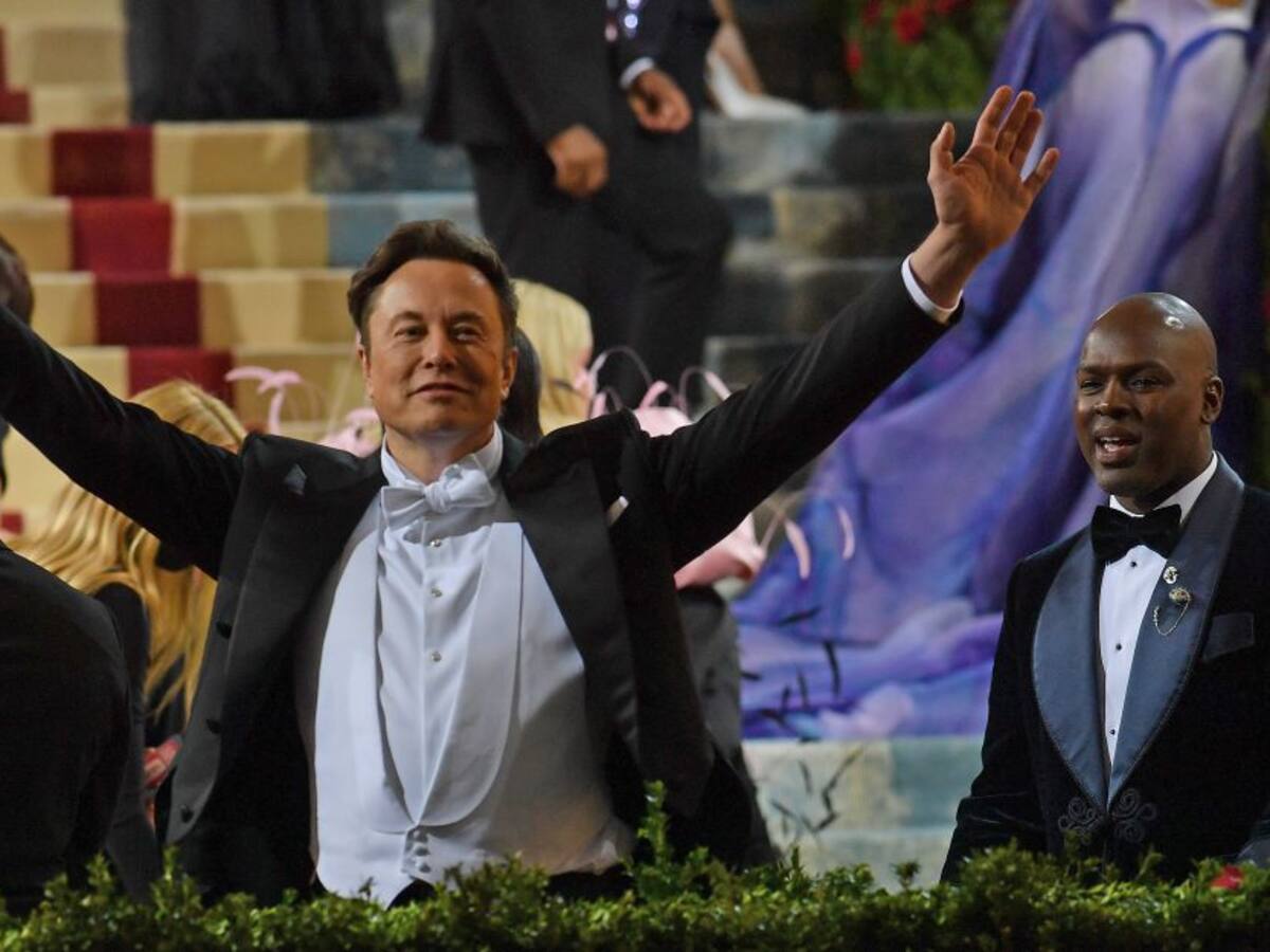 ¿Elon Musk comprará al Manchester United?