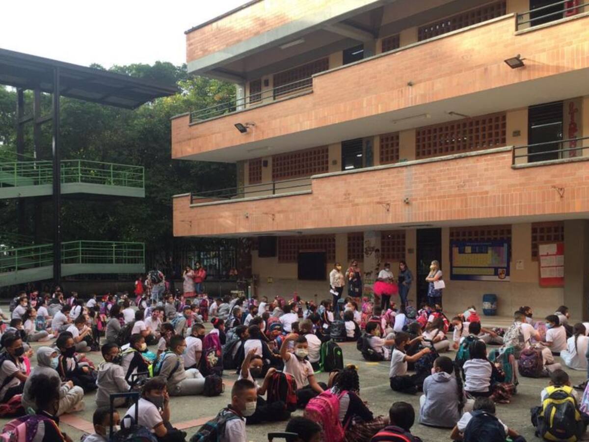 Se acabó el receso, 310 mil estudiantes de Medellín regresaron a clases