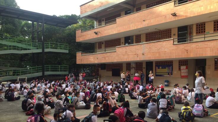 Se acabó el receso, 310 mil estudiantes de Medellín regresaron a clases