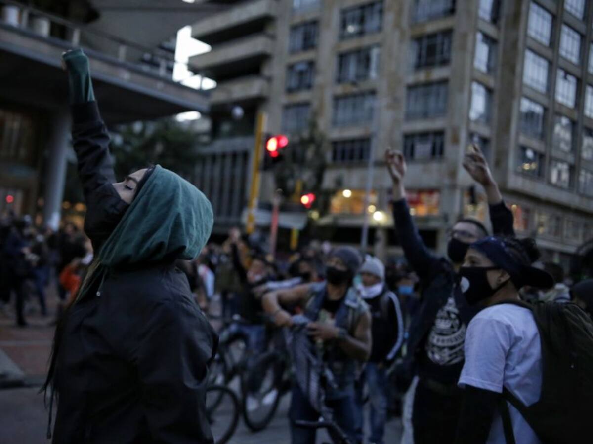 Protestas en Bogotá dejan cuatro heridos y buses de TM vandalizados