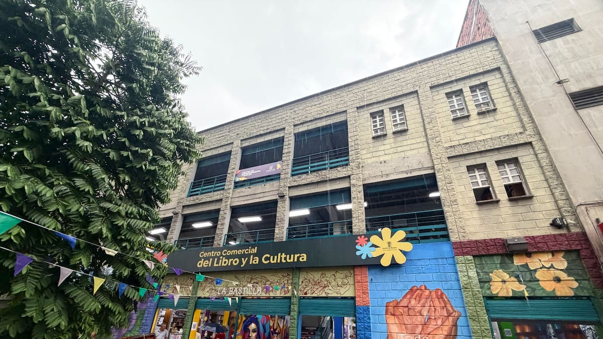 Medellín estrena galería a cielo abierto dedicada al libro y la cultura