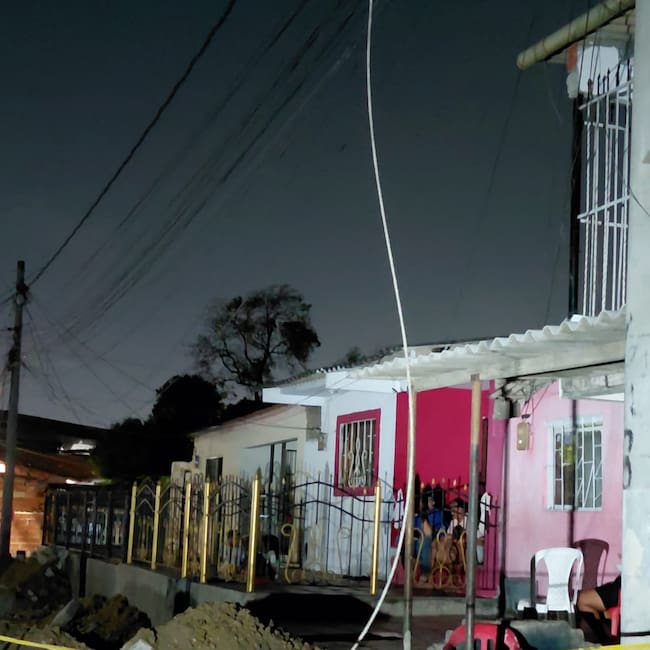 Cable de alta tensión caído en el barrio La Sierrita, sur de Barranquilla
