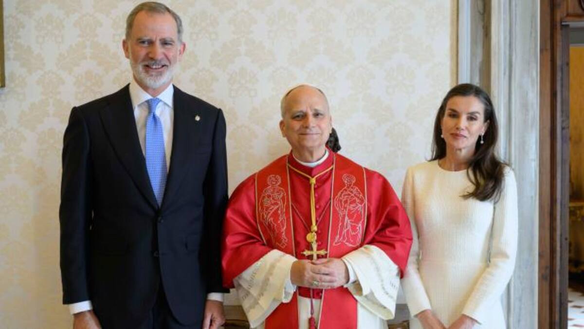 El papa León XIV y los reyes de España se reúnen en el Vaticano durante casi una hora