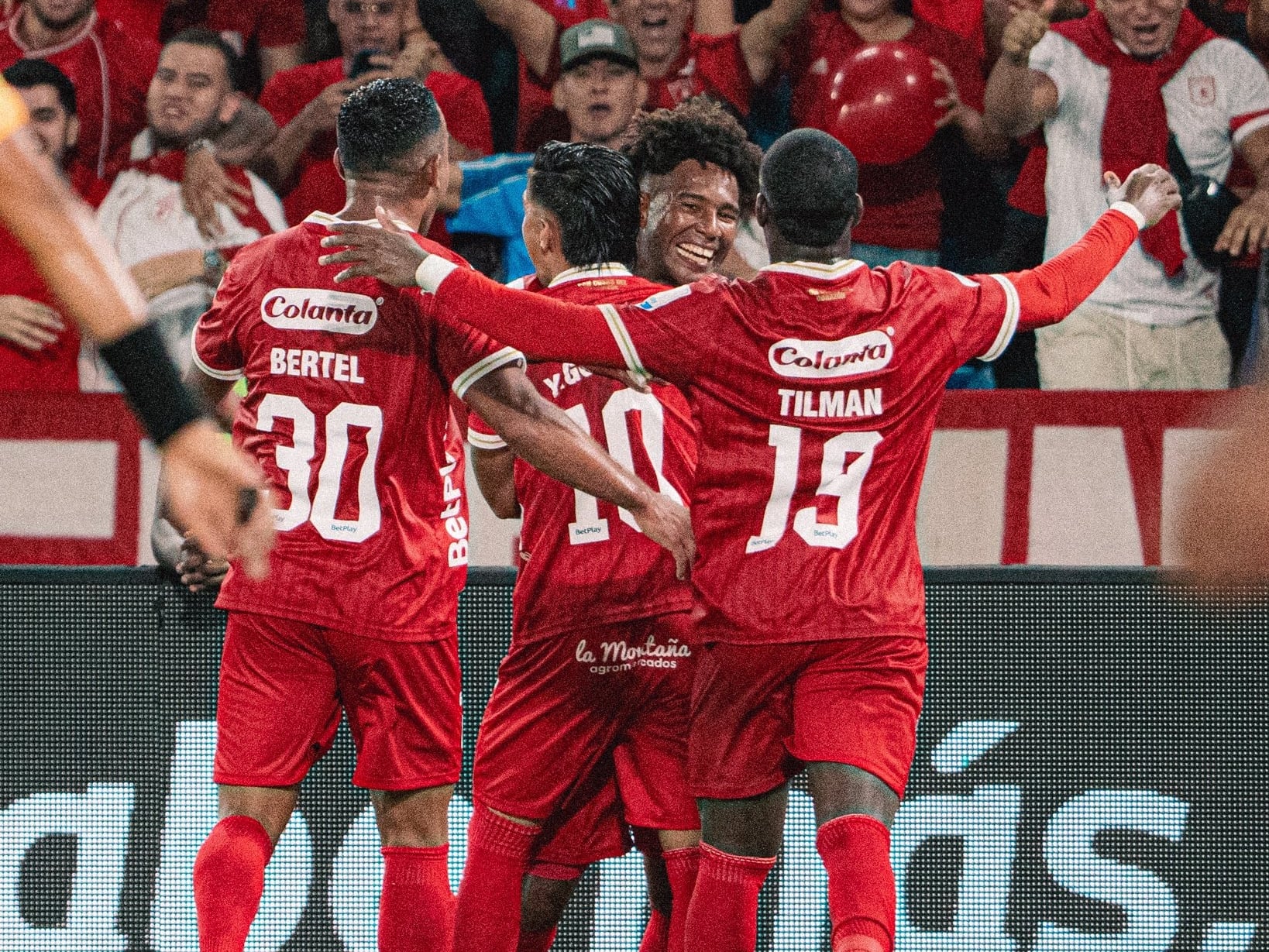 Daniel Valencia celebra el gol del triunfo del América ante Santa Fe / Twitter: @americadecali.