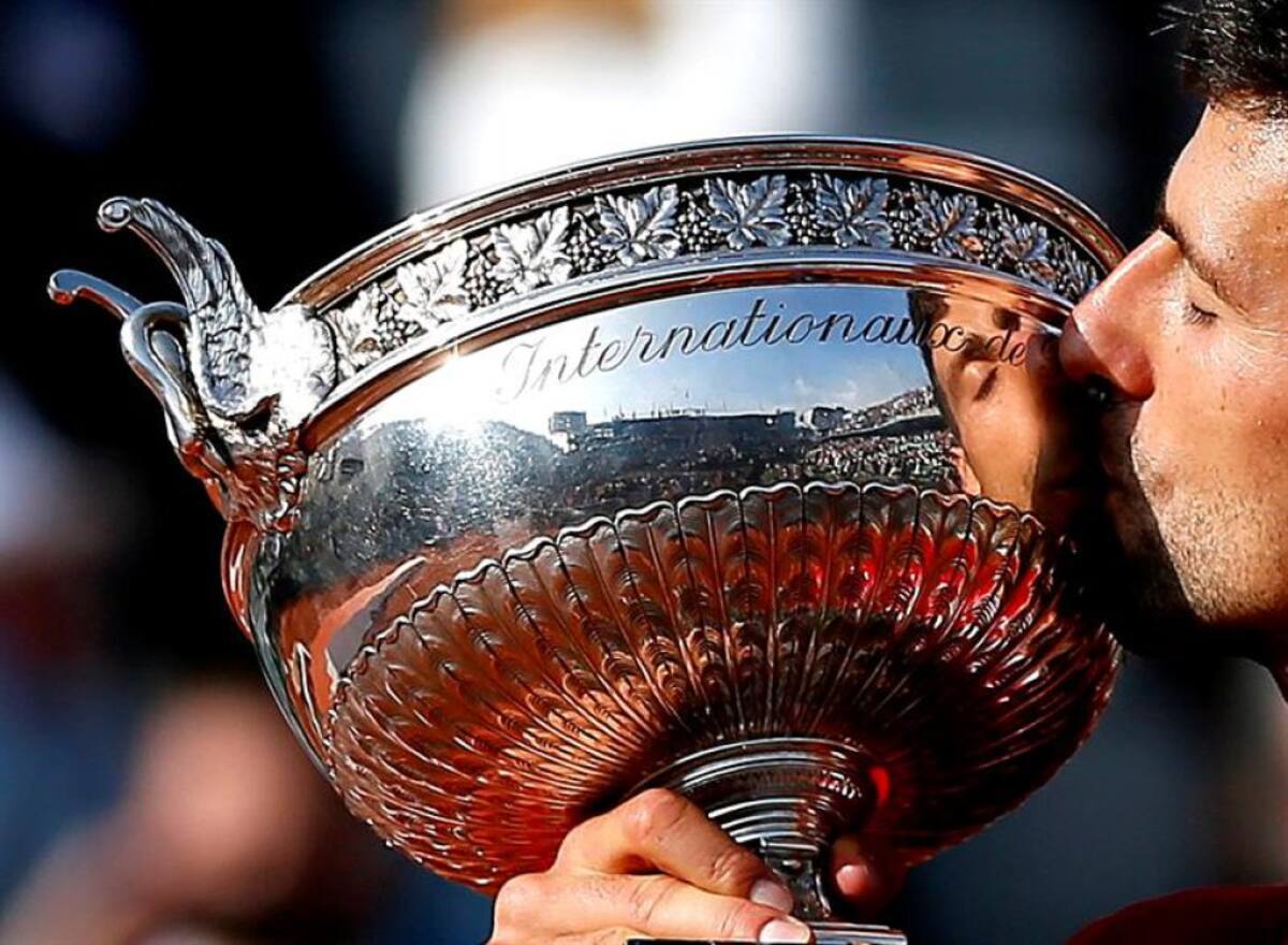 Andy Murray de Gran Bretaña reacciona como él juega contra Novak Djokovic de Serbia durante su fósforo solo final de la gente en el francés Abren el torneo de tenis en Roland Garros en París, Francia.