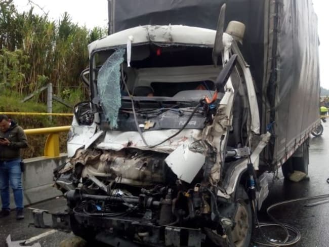 Un muerto y un herido en accidente en puente helicoidal en Calarcá, Quindío