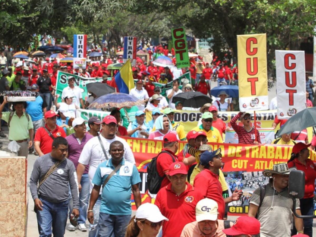 Trabajadores marchan en su día por reivindicaciones laborales