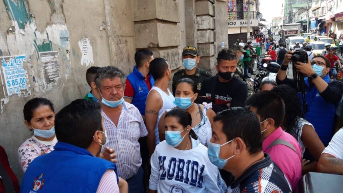 Ambulantes rechazan operativos para recuperar espacio público