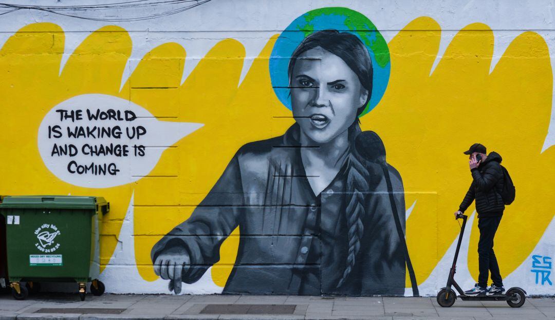 Greta Thunberg señaló que las promesas de reducir emisiones de gases de efecto invernadero a la mitad durante la próxima década no son suficientes. 