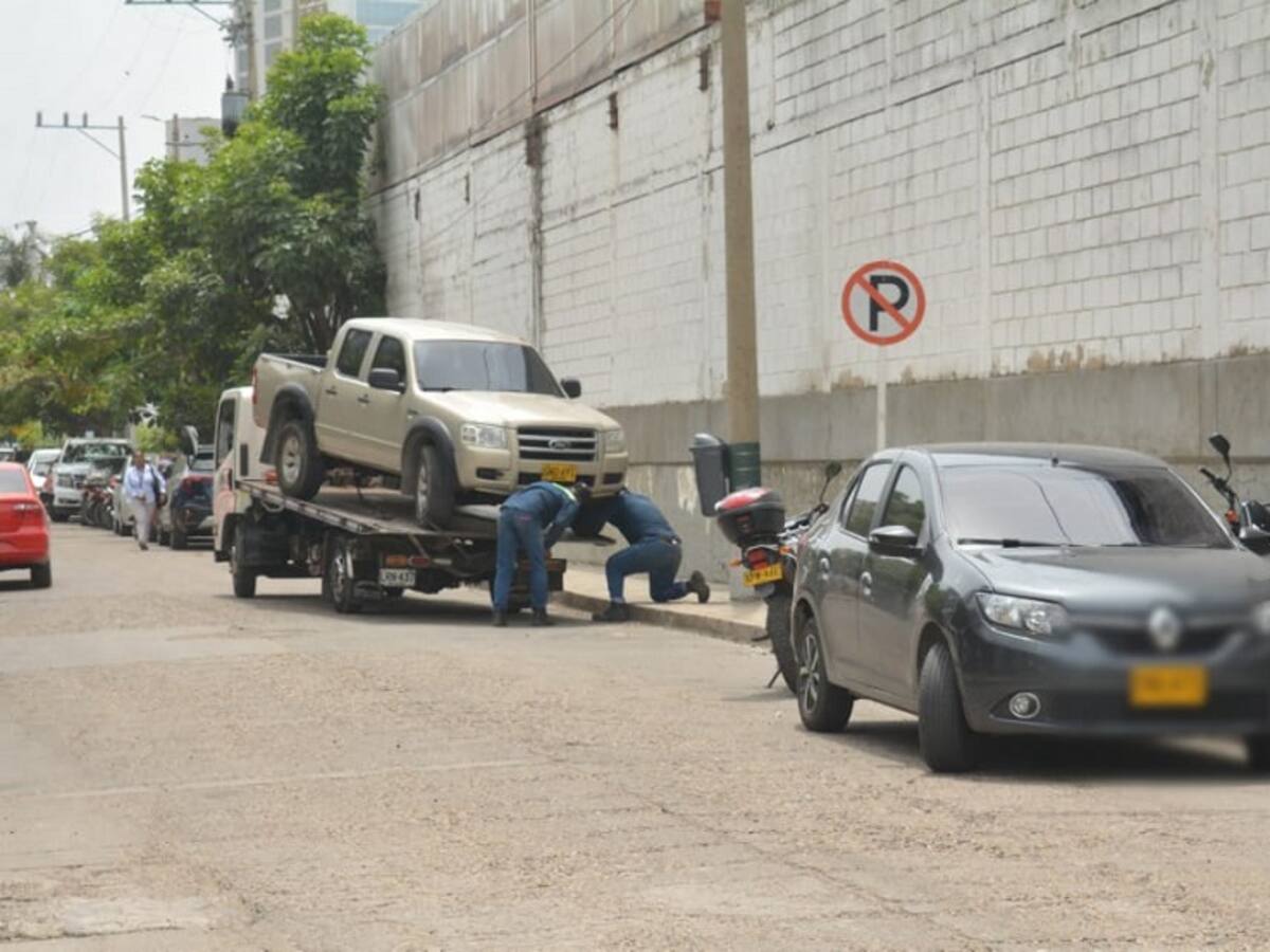12 comparendos fueron impuestos por mal parqueo en el barrio Manga de Cartagena