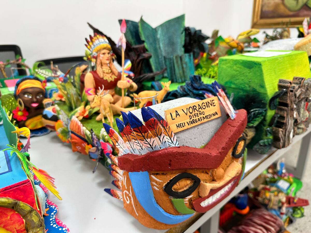 Listas carrozas para desfile folclórico del Festival del Bambuco en San Juan y San Pedro