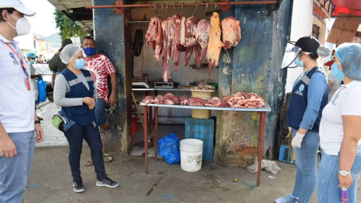 Incautan 120 kilos de carne de res y 8 kilos de pollo no aptos para consumo