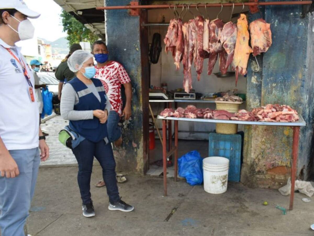 Incautan 120 kilos de carne de res y 8 kilos de pollo no aptos para consumo
