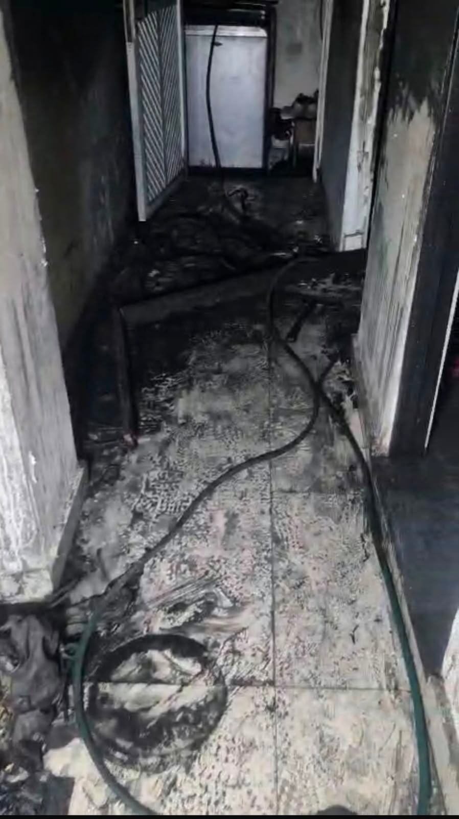 Así quedó la casa luego del incendio. // Captura de video