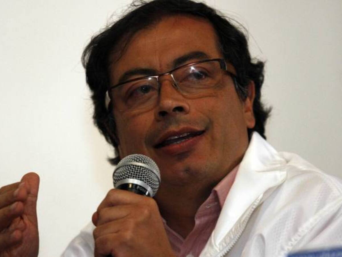 Petro pide que Distrito maneje la política de transporte público