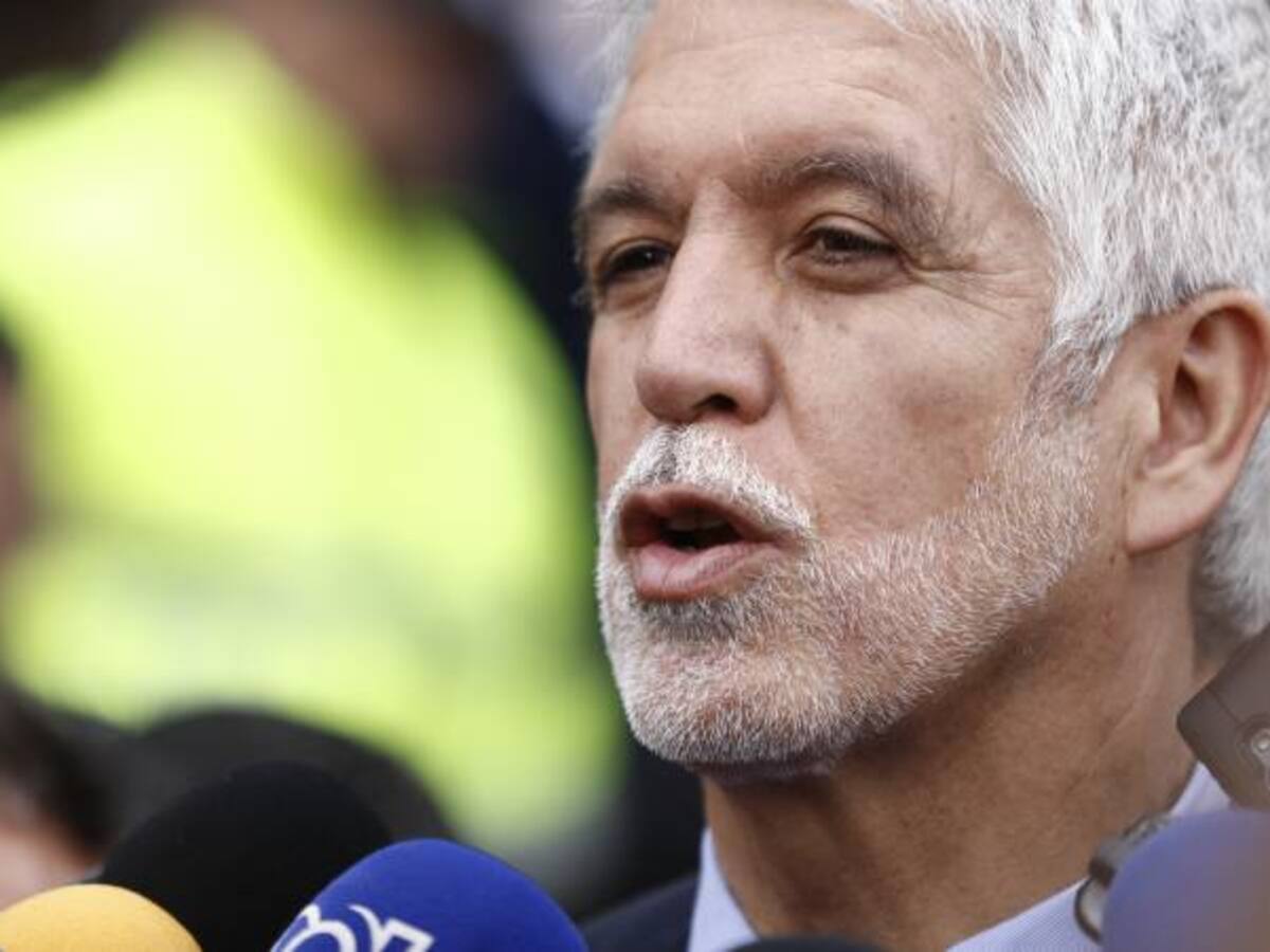 En el tema de la salud hay muchos intereses y generan presiones para que haya gastos: Peñalosa