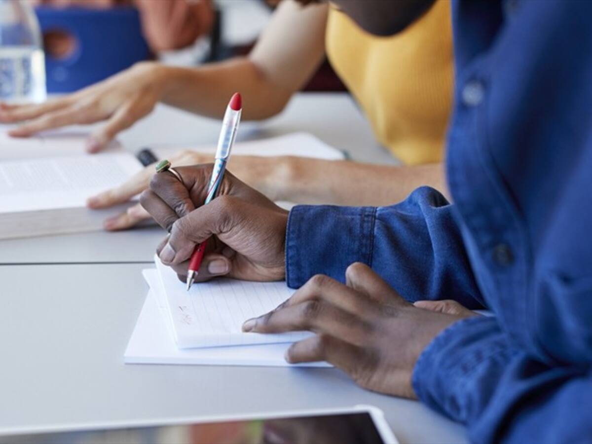 ¿Alguna vez le pasó? Denuncian que profesor universitario hace negocio con notas