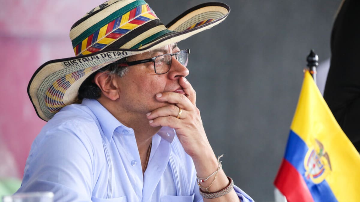 Petro insta al Gobierno a “perseguir los bienes de propietarios de EPS que hayan quebrado”