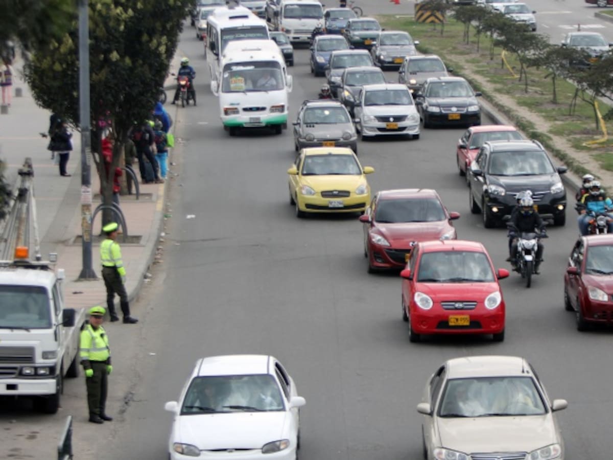 Casi 100 mil multas por vehículos mal parqueados se han impuesto en lo que va corrido del año.