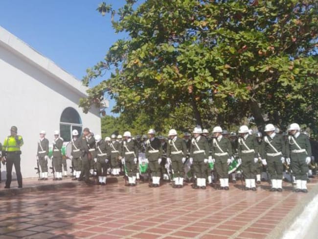 Rinden homenaje a policías muertos en atentado en Barranquilla
