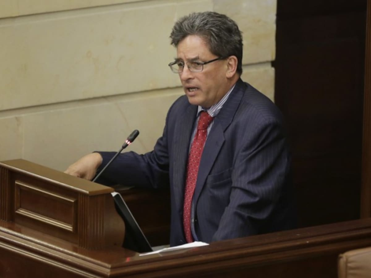 Presidente de la Cámara dice que sí habrá moción de censura a Carrasquilla