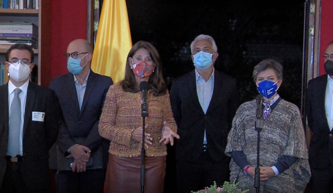 En la reunión estuvieron presentes la Vicepresidenta, Marta Lucía Ramírez, la alcaldesa de Bogotá, Claudia López, y el Gobernador de Cundinamarca, Nicolás García.