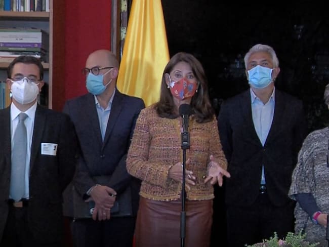 En la reunión estuvieron presentes la Vicepresidenta, Marta Lucía Ramírez, la alcaldesa de Bogotá, Claudia López, y el Gobernador de Cundinamarca, Nicolás García.