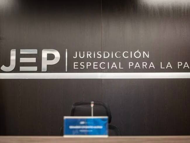 Víctimas piden a la JEP llamar a declarar a 3 exministros de Defensa por falsos positivos