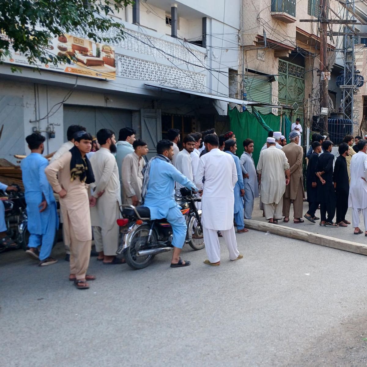 Al menos 16 muertos en un atentado suicida contra un complejo policial en Pakistán