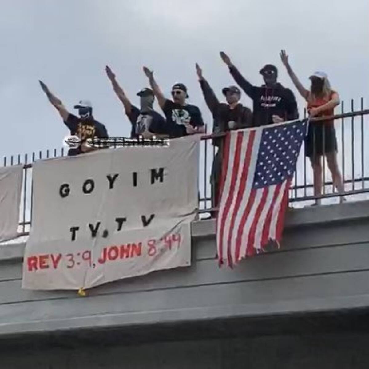 Casa Blanca condena pancarta con mensaje “antisemita” en apoyo a Kanye West