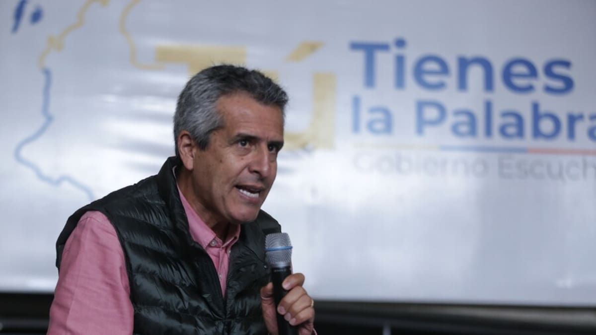 “Nosotros no estamos amarrando a la fuerza pública, ellos están actuando”: MinInterior